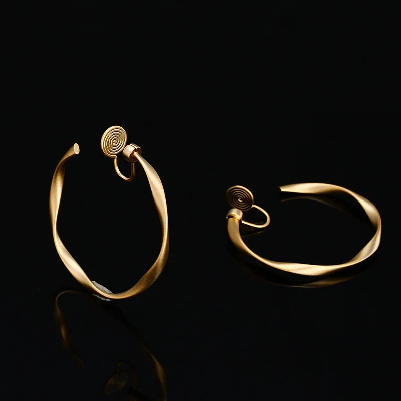 Luxury Gold Alloy Spiral Disc Twisted Hoop Stud & Clip On No Piercing Women's Fashion Earrings