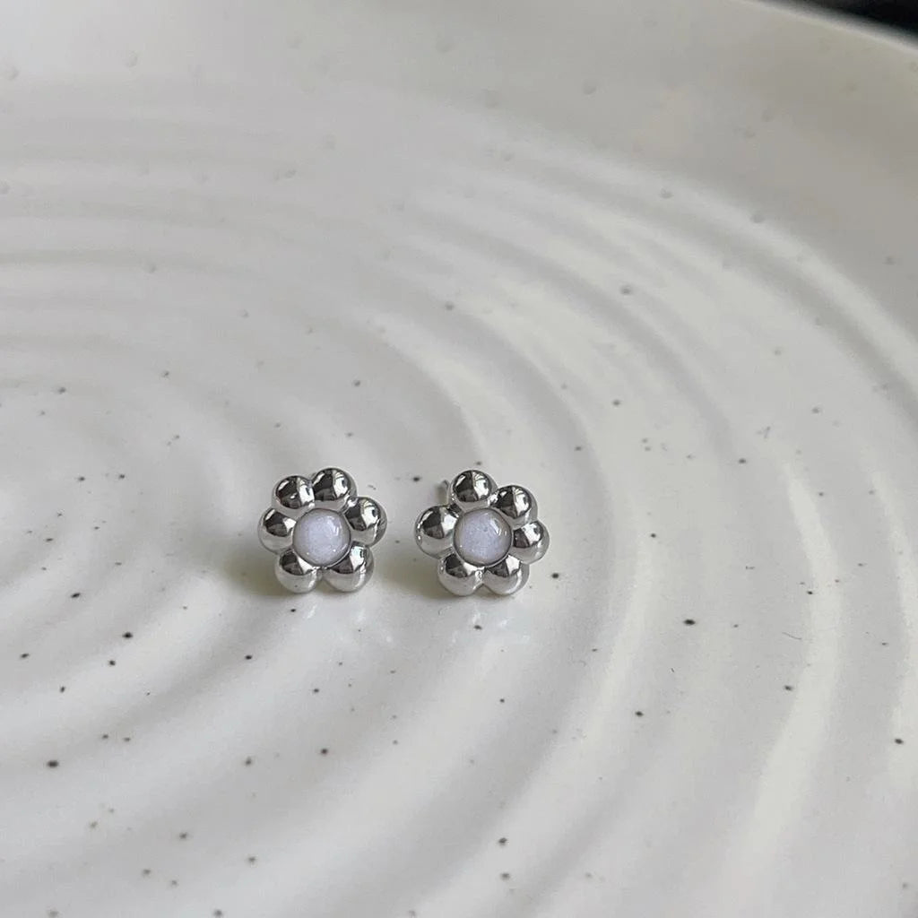 2023 Summer New Mini Flower Silver Plated Copper Stud Earrings Fresh Sweet Minimalist Jewelry