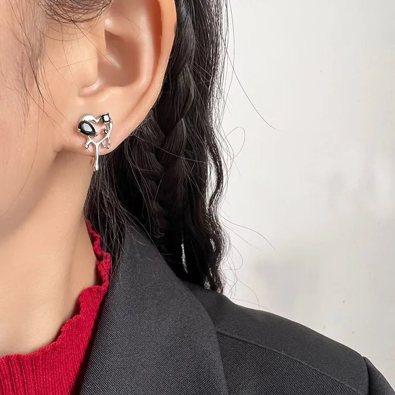 Elegant Black Heart Alloy Drip Stud & Clip On No Piercing Women's Fashion Statement Earrings