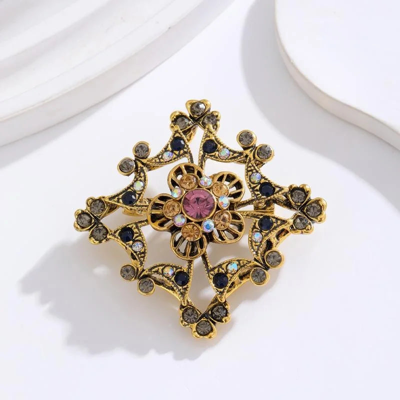 Vintage Baroque Flower Rhinestone Alloy Brooch Elegant Crystal Lapel Pin For Coat Cardigan Suit Accessory