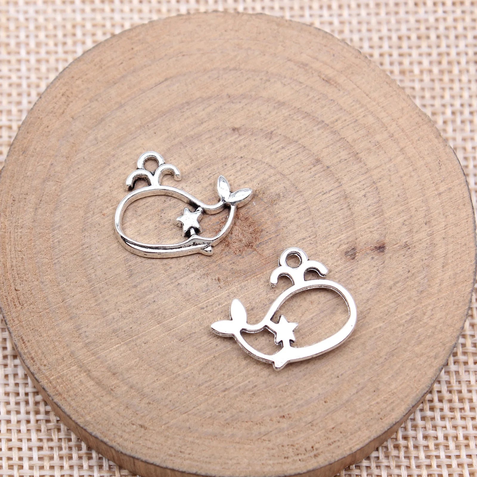 15x19mm 0.92g Antique Silver Zinc Alloy Hollow Whale charm pendant for necklace bracelet DIY jewelry making