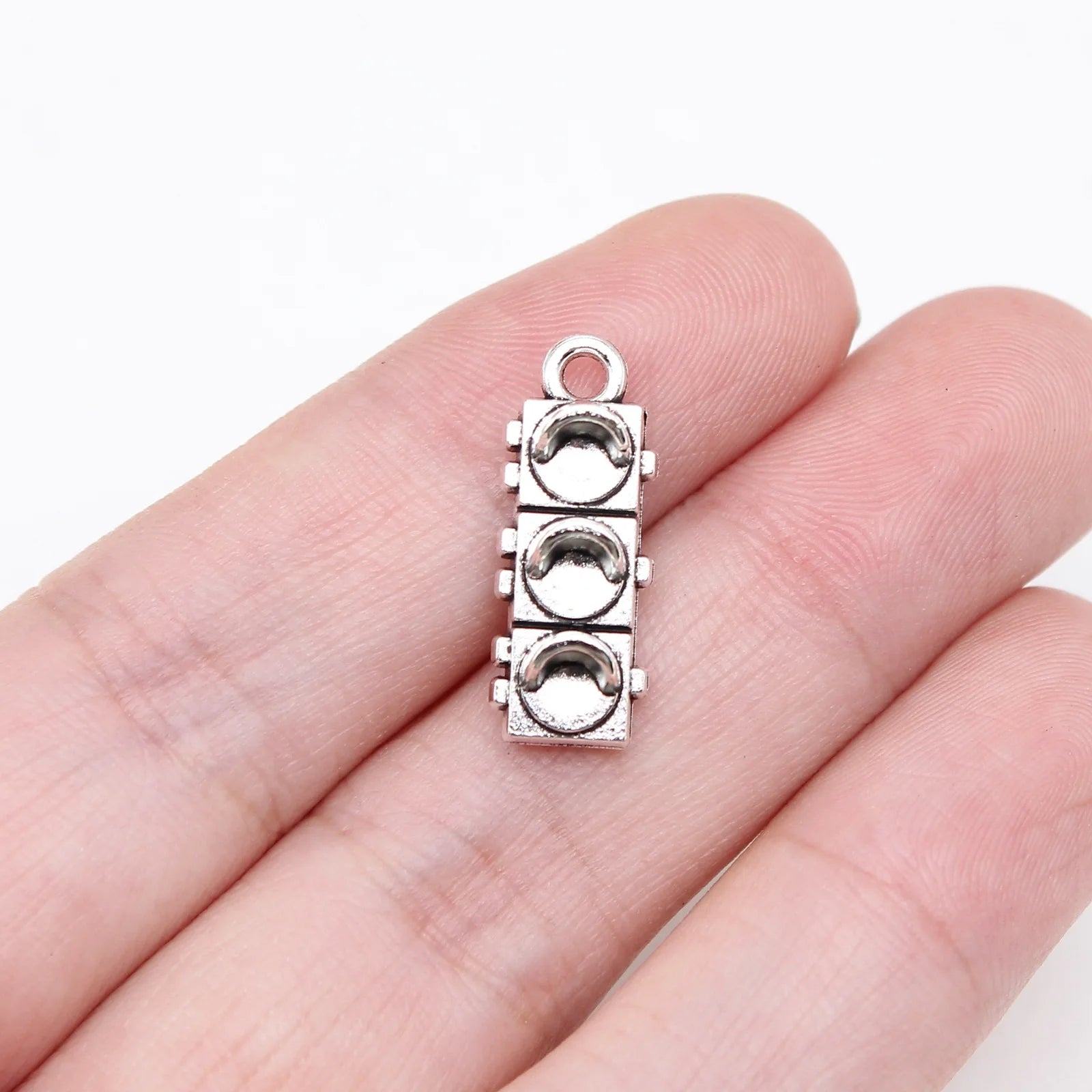 20x7mm 1.4g Antique Silver Zinc Alloy Traffic Light Charm Pendant for Urban Theme Jewelry Making