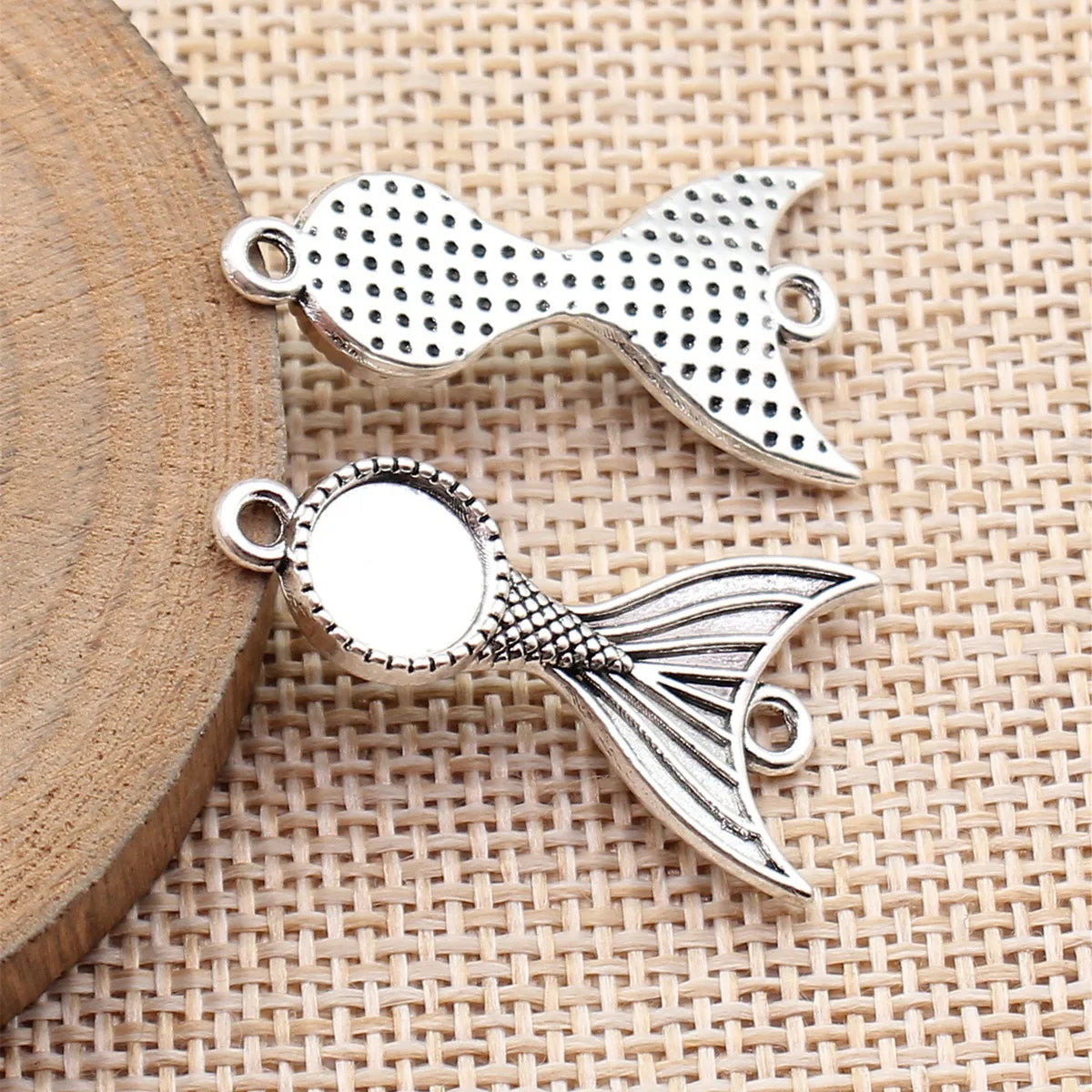 31x17mm 2.6g Antique Silver Zinc Alloy Mermaid Tail Connector Charm for DIY Bracelet Necklace Making