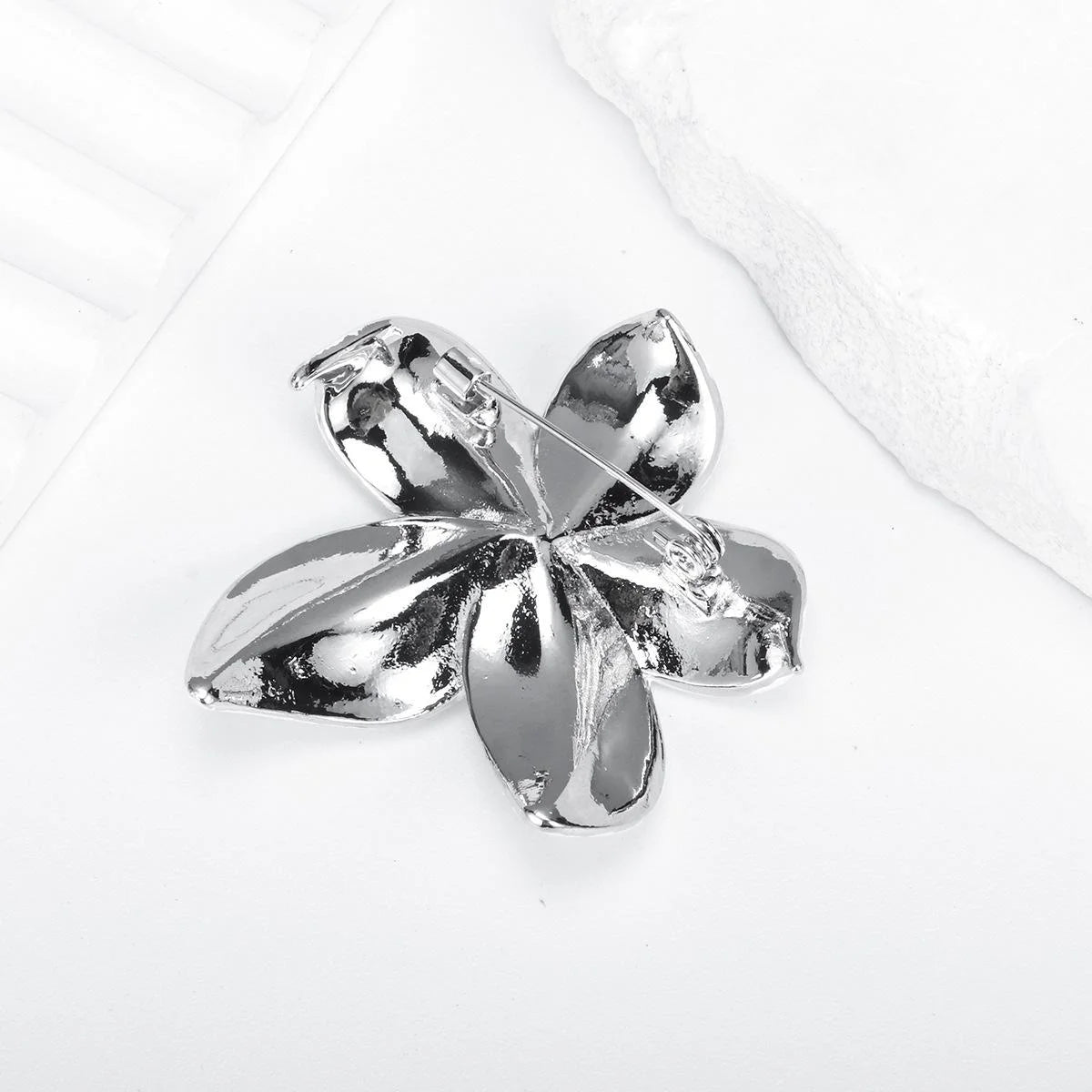 Elegant White Enamel Flower Brooch With Rhinestone Dew, Women's Lapel Pin Corsage Suit Accessory Gift