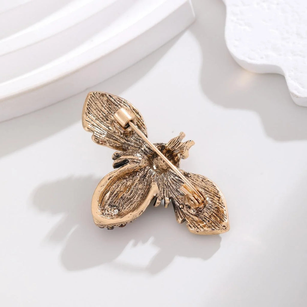 Vintage Bee Brooch With Rhinestone Wings And Emerald Crystal Body, Alloy Lapel Pin For Coat Suit Gift