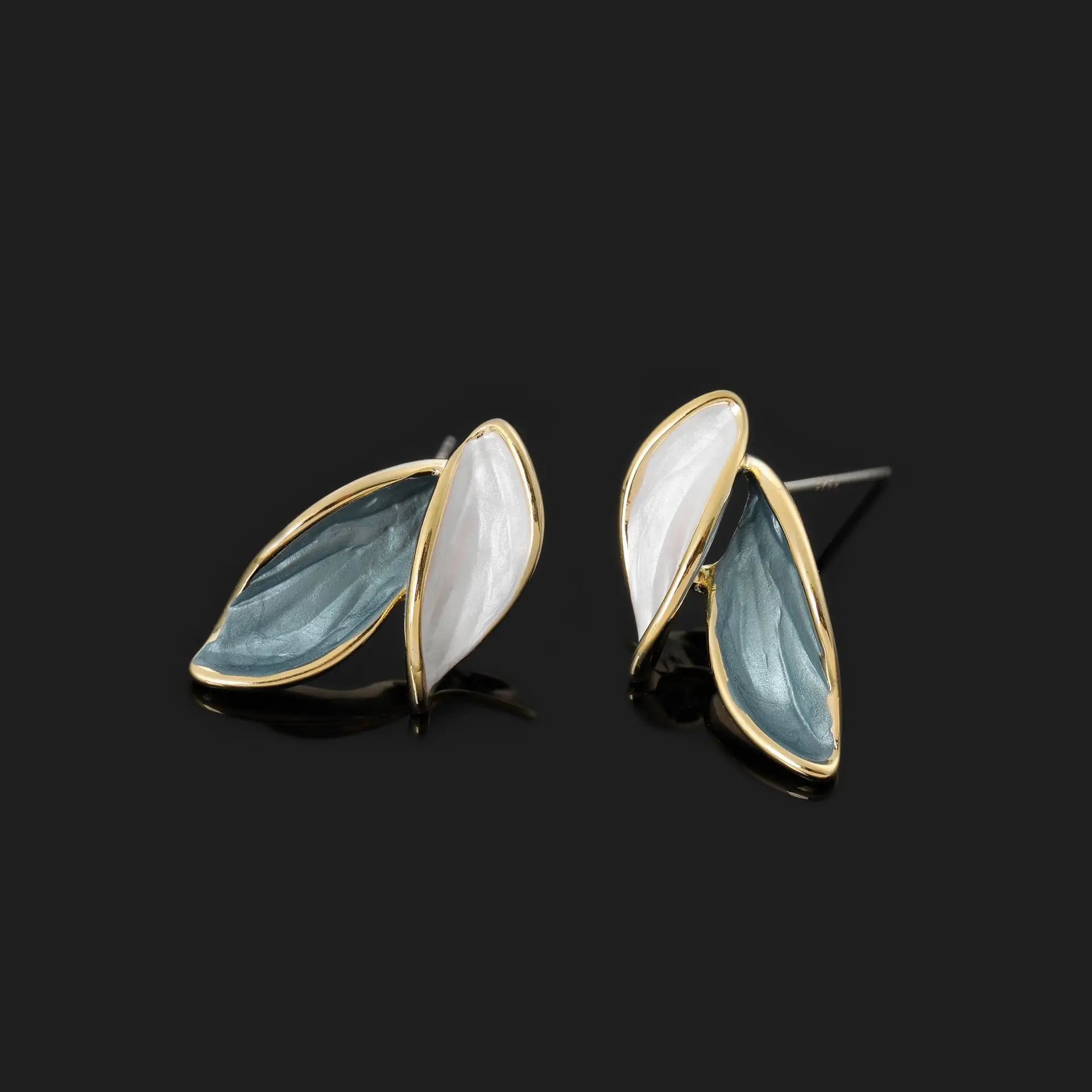 Elegant Blue And White Leaf Enamel Alloy Stud & Clip On No Piercing Spiral Gold Tone Women's Earrings