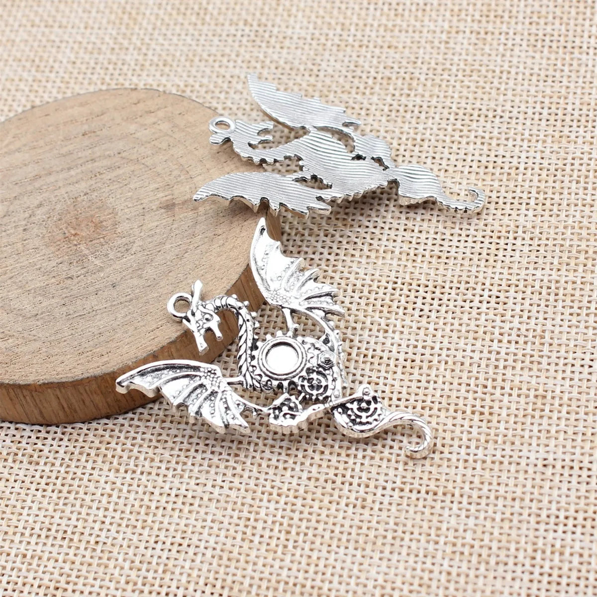 49x38mm 6g Antique Silver Zinc Alloy Gothic Flying Dragon Charm Pendant for DIY Necklace Bracelet