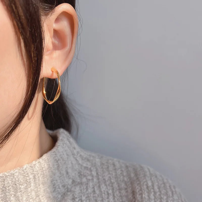 Elegant Gold Alloy Twisted Wave Hoop Stud & Clip On No Piercing Minimalist Commuter Circle Earrings
