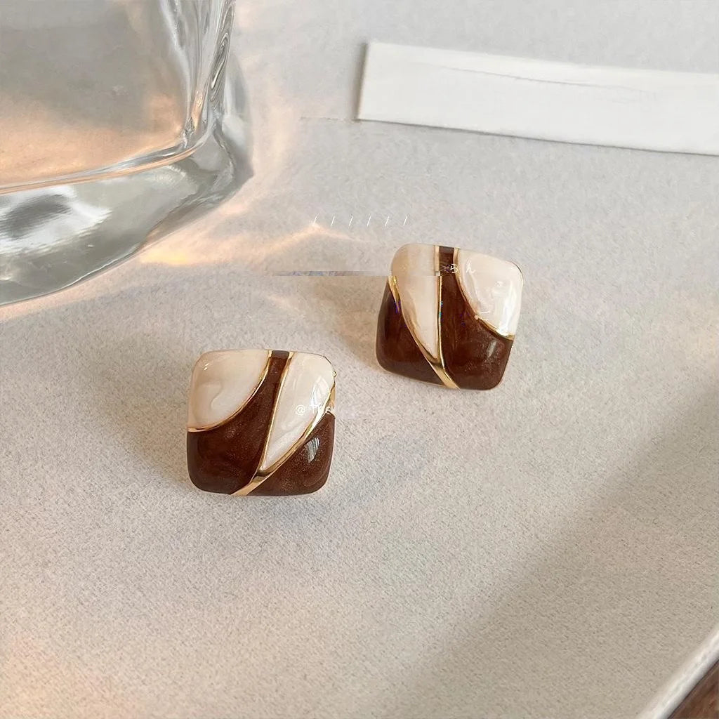 Hong Kong Style Retro Geometric Square Enamel Copper Stud Earrings, Burgundy White Contrast