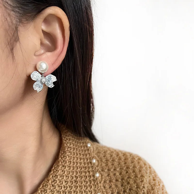 Elegant Crystal Flower Pearl Rhinestone Stud & Clip On No Piercing Light Luxury Women's Earrings