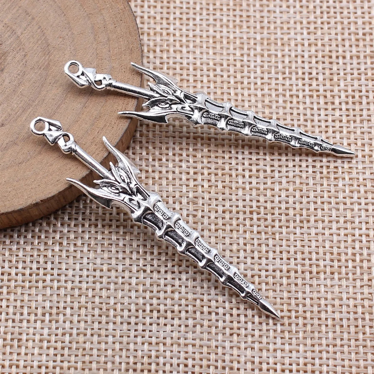 59mm 2.6g Antique Silver Tone Zinc Alloy Sword Weapon Charm Pendant for Cosplay Necklace Bracelet DIY