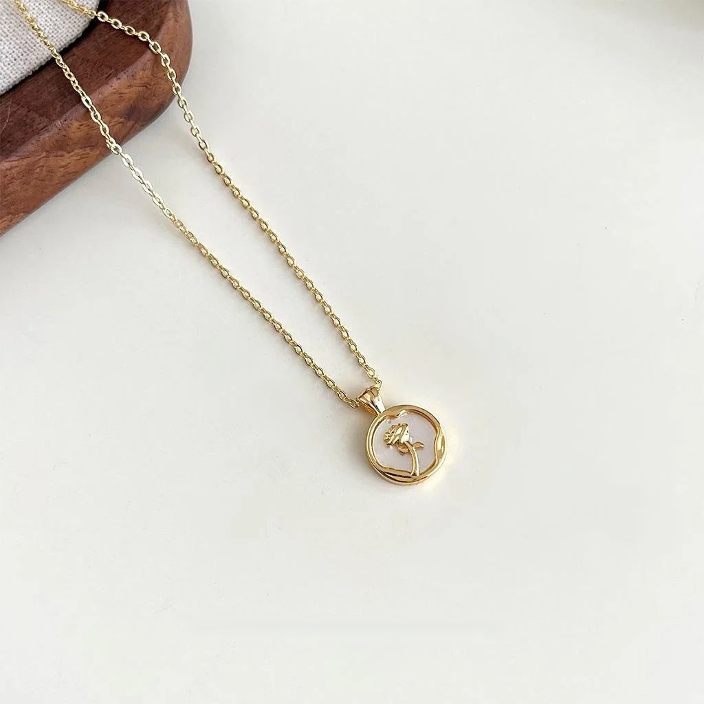 18K Gold Plated Copper Real Shell Round Geometric Light Luxury Clavicle Necklace