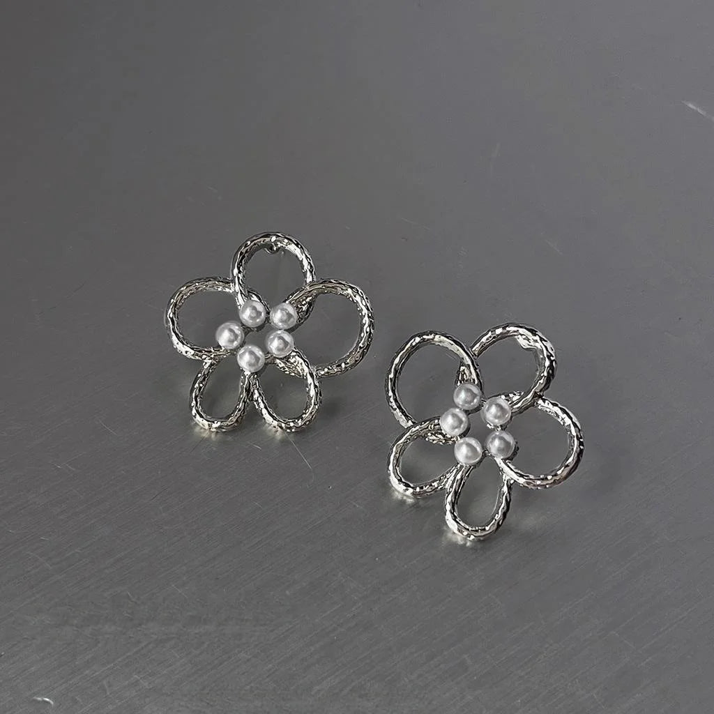 Sweet Cool Hollow Flower Pearl Stud Earrings Silver Plated Metal Floral Jewelry