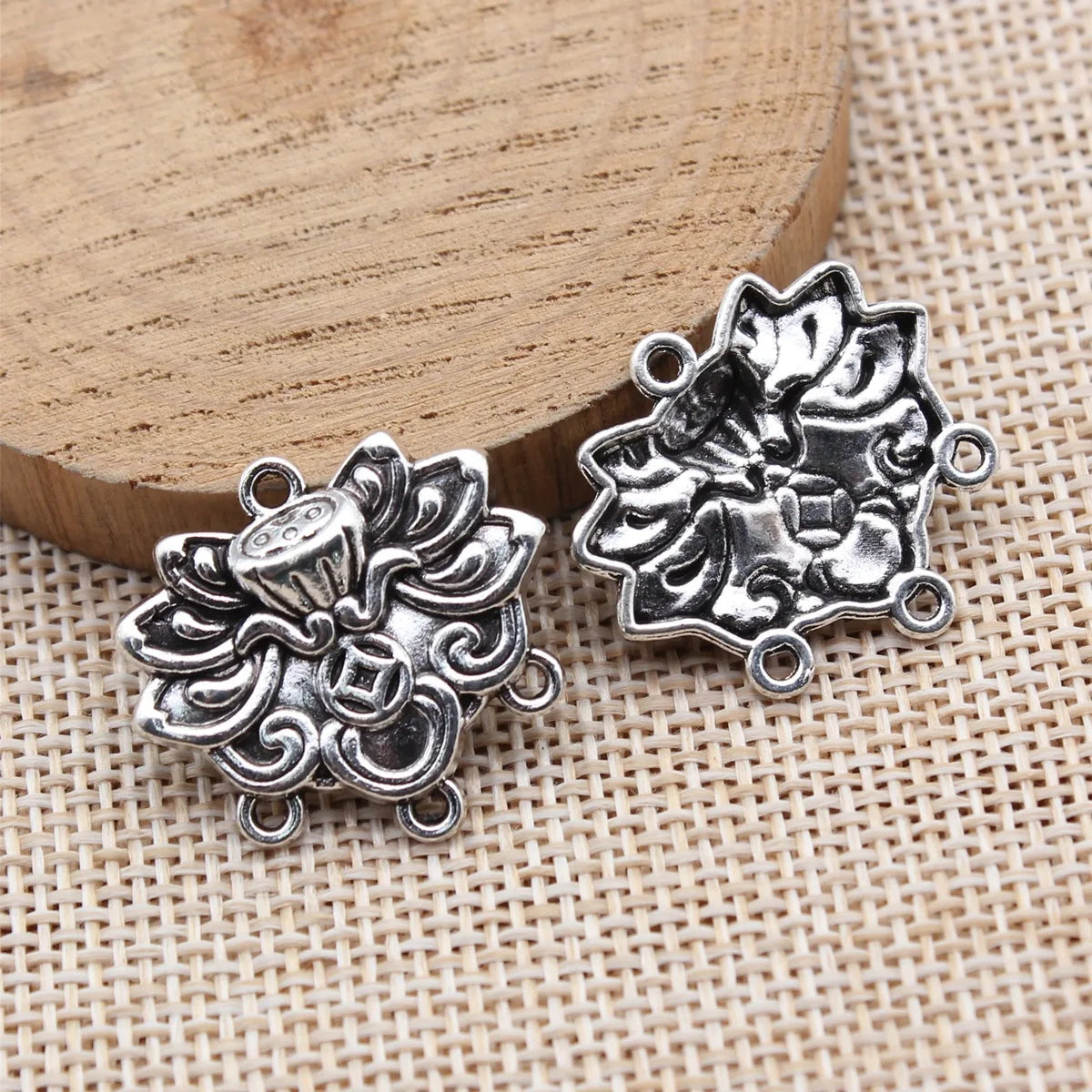 25x23mm 2.6g Antique Silver Zinc Alloy Coin Lotus Connector Charm for DIY Earrings Necklace Making