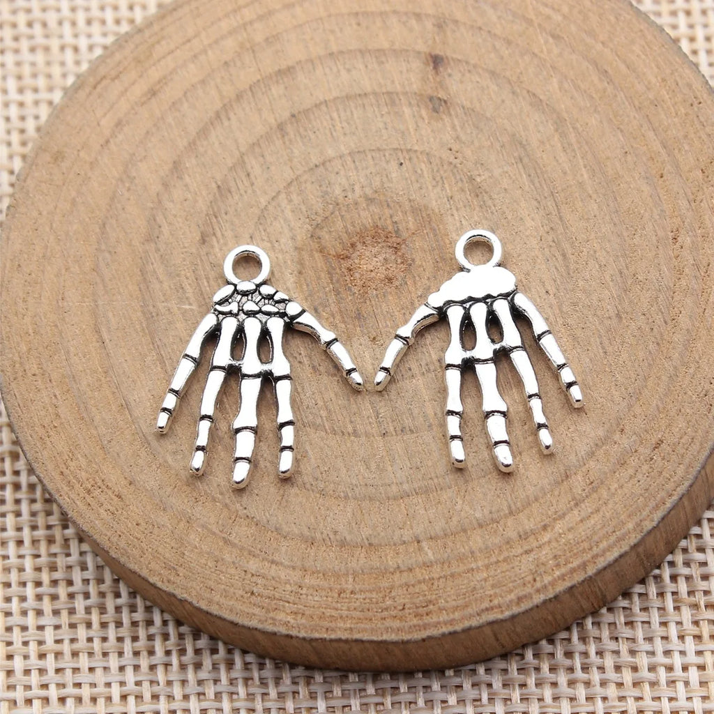 21x17mm 1.2g Antique Silver Zinc Alloy Skull Hand Charm Pendant for DIY Gothic Necklace Bracelet
