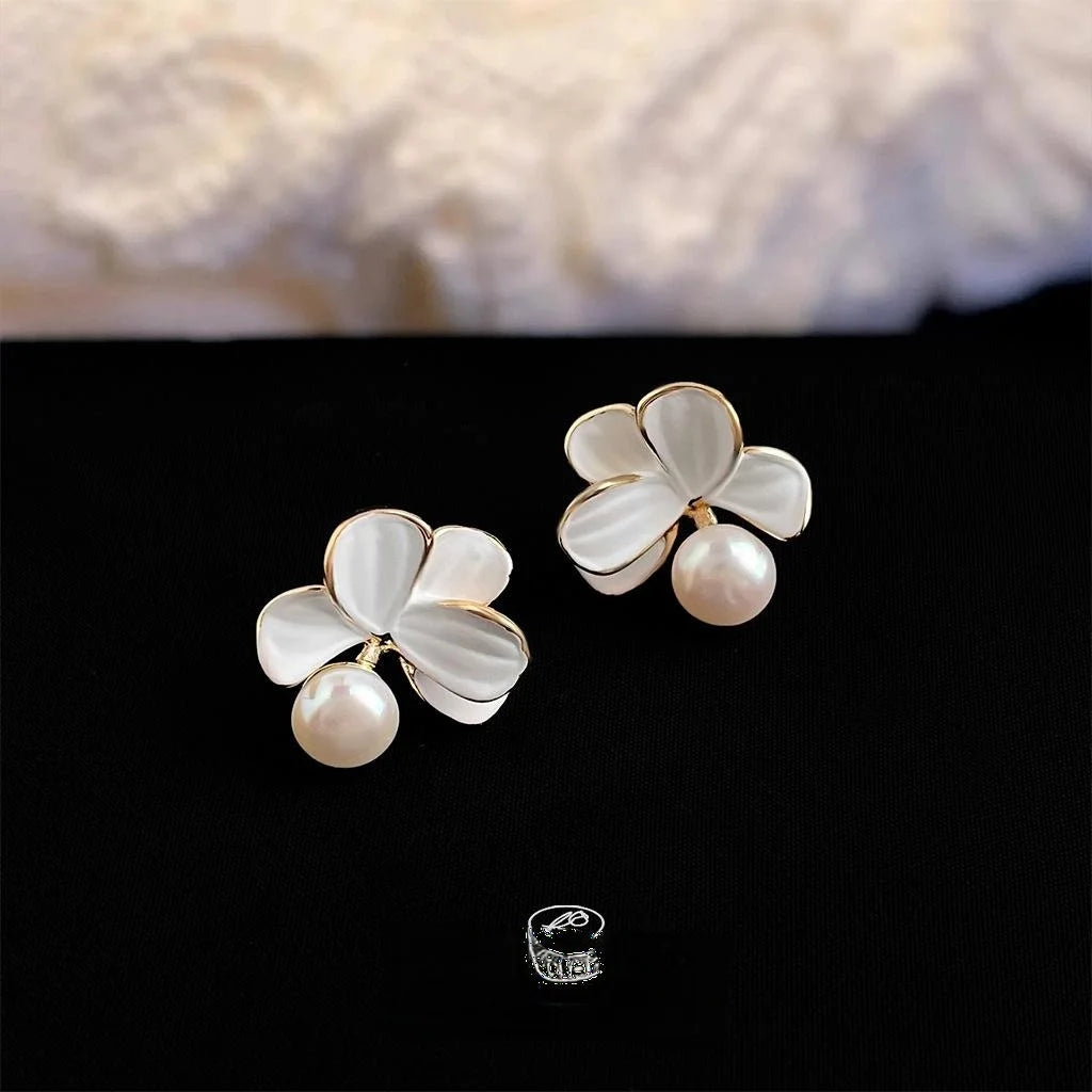 Freshwater Pearl White Flower Stud Earrings Elegant Sweet Floral Petal Jewelry