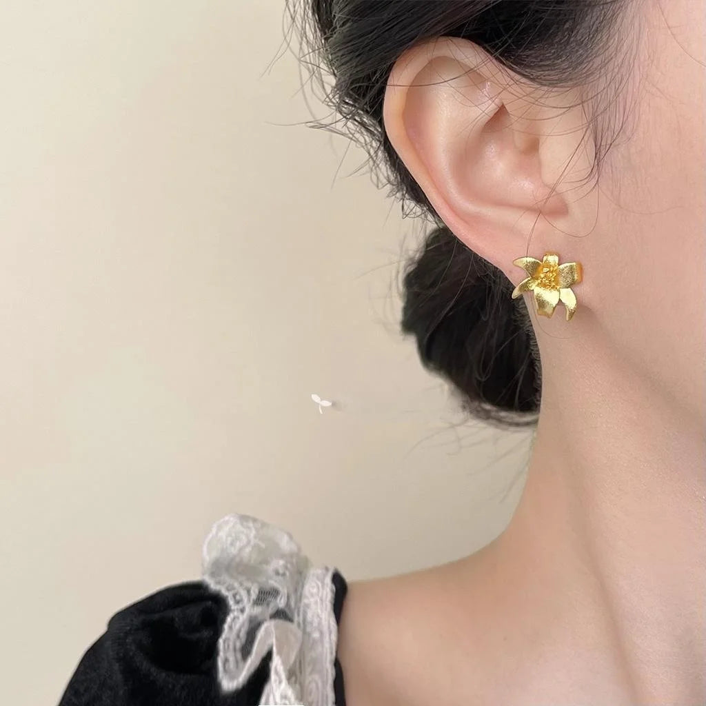 Sandblasted Copper Flower Stud Earrings Elegant High-End Fashion Jewelry
