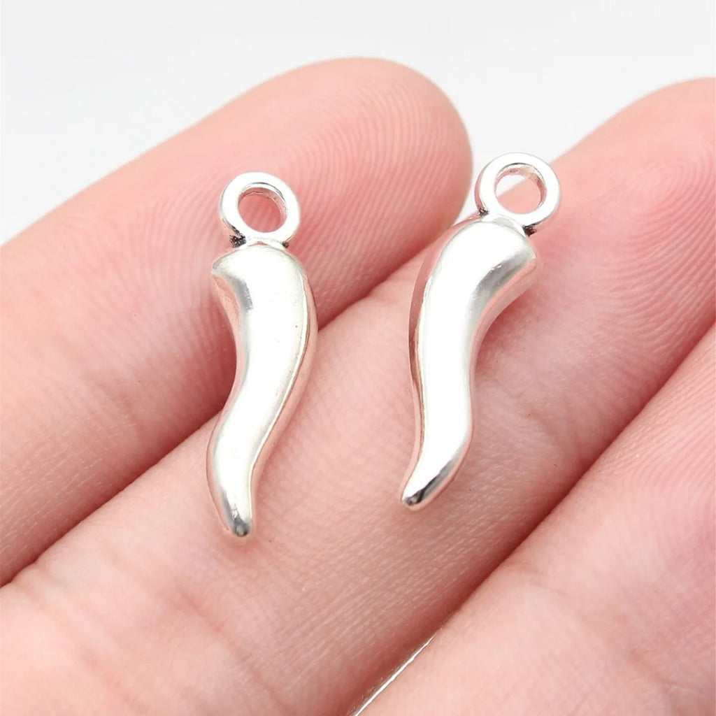 21x5.9x5.2mm 1.35g Antique Silver Zinc Alloy Chili Pepper Charm Pendant for DIY Necklace Bracelet Making