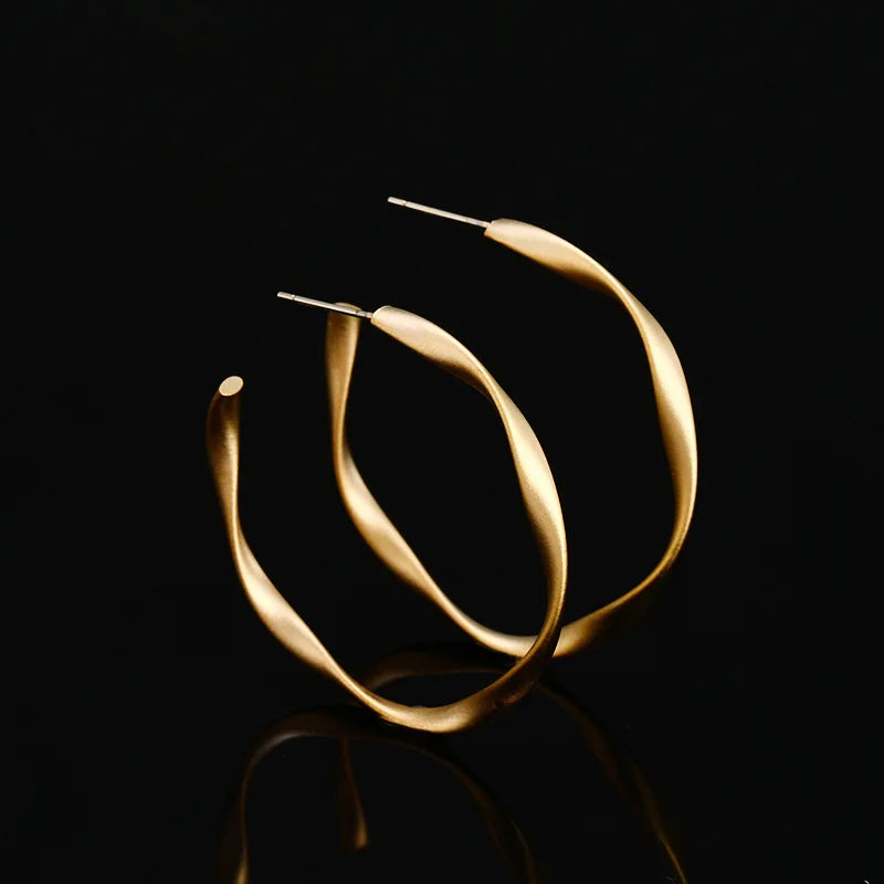 Luxury Gold Alloy Spiral Disc Twisted Hoop Stud & Clip On No Piercing Women's Fashion Earrings