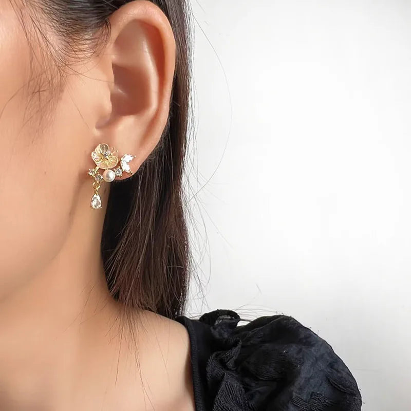 Elegant Flower Shell Pearl Rhinestone Alloy Stud & Clip On No Piercing Summer Forest Style Earrings