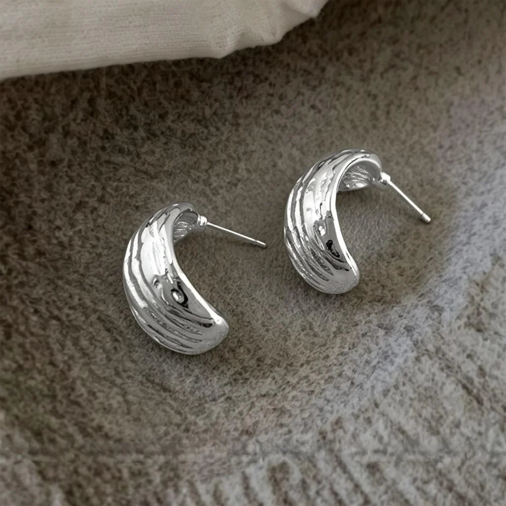 French Vintage Textured Geometric C Shaped Copper Hoop Earrings For Women Light Luxury Wide Oval Design