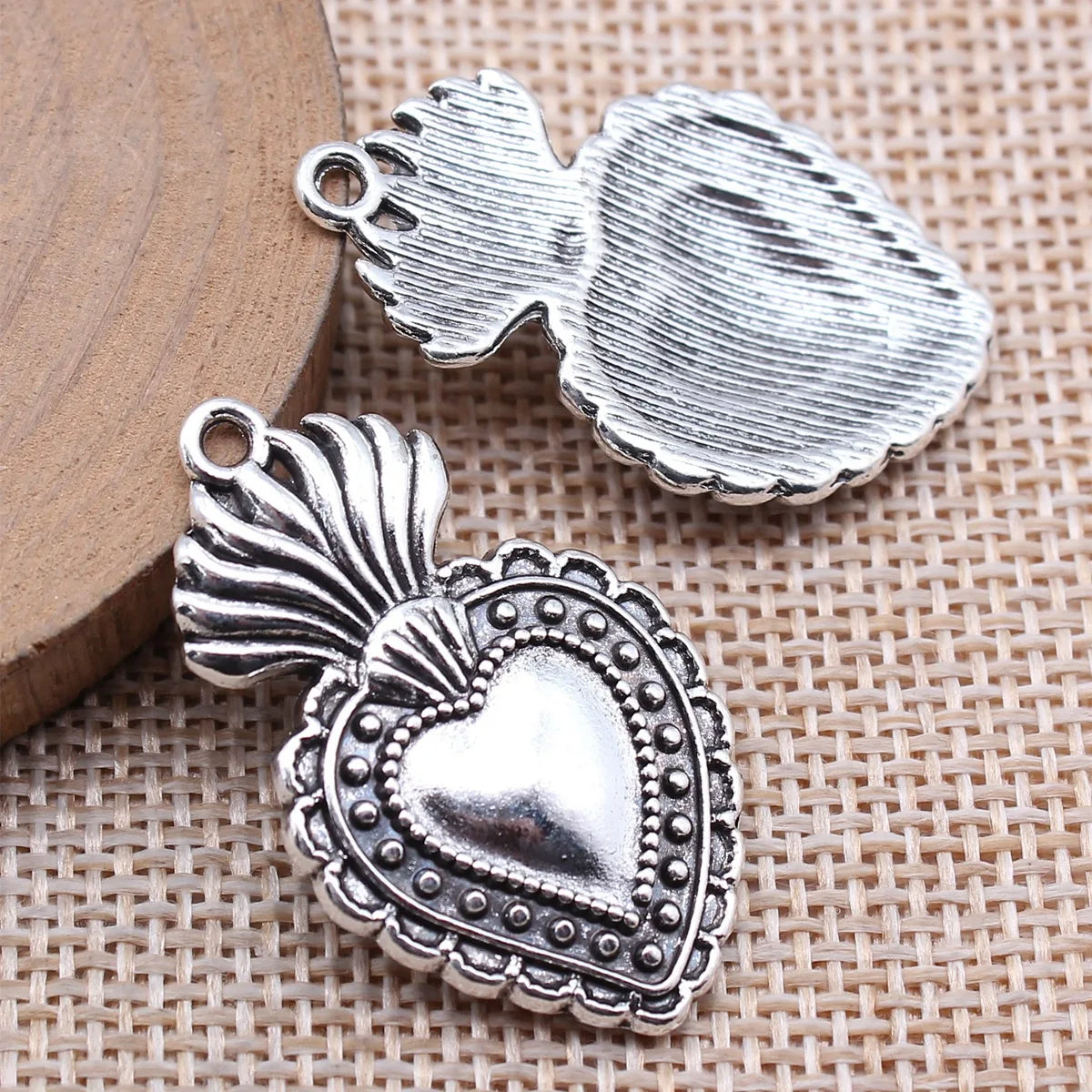 35x22mm 4.7g Antique Silver Zinc Alloy Gothic Heart Charm Pendant for Necklace Bracelet DIY