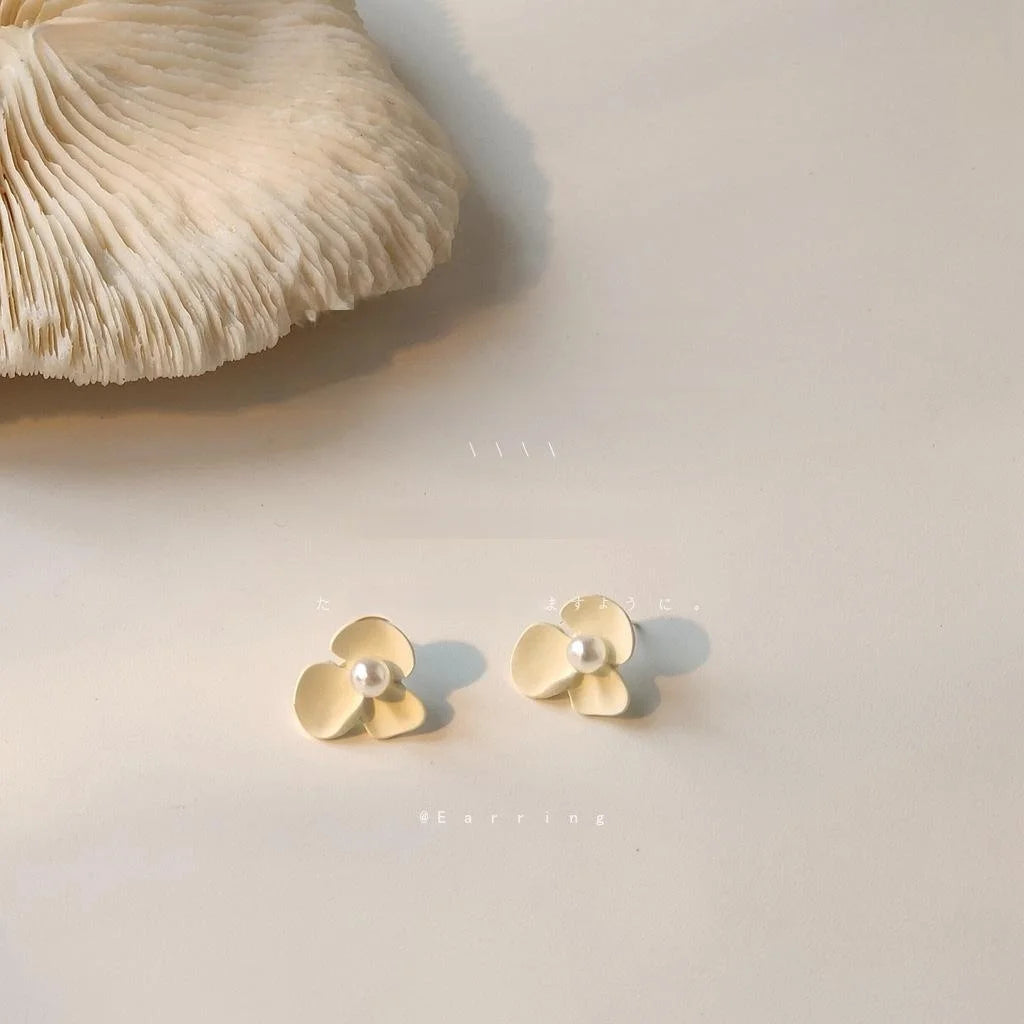 Milky White Pearl Iris Flower Stud Earrings Eco Alloy Silver Plated Korean Style Jewelry