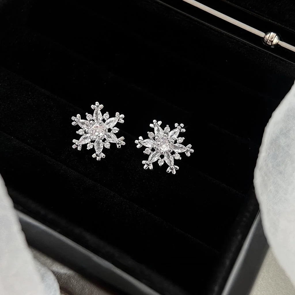 Sweet Zircon Snowflake Stud Earrings Silver Plated Needle Winter Floral Jewelry