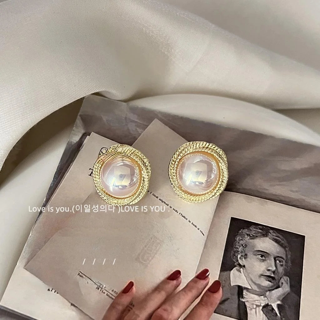 French Elegant Hepburn Style Copper Wrapped Pearl Round Stud Earrings For Women
