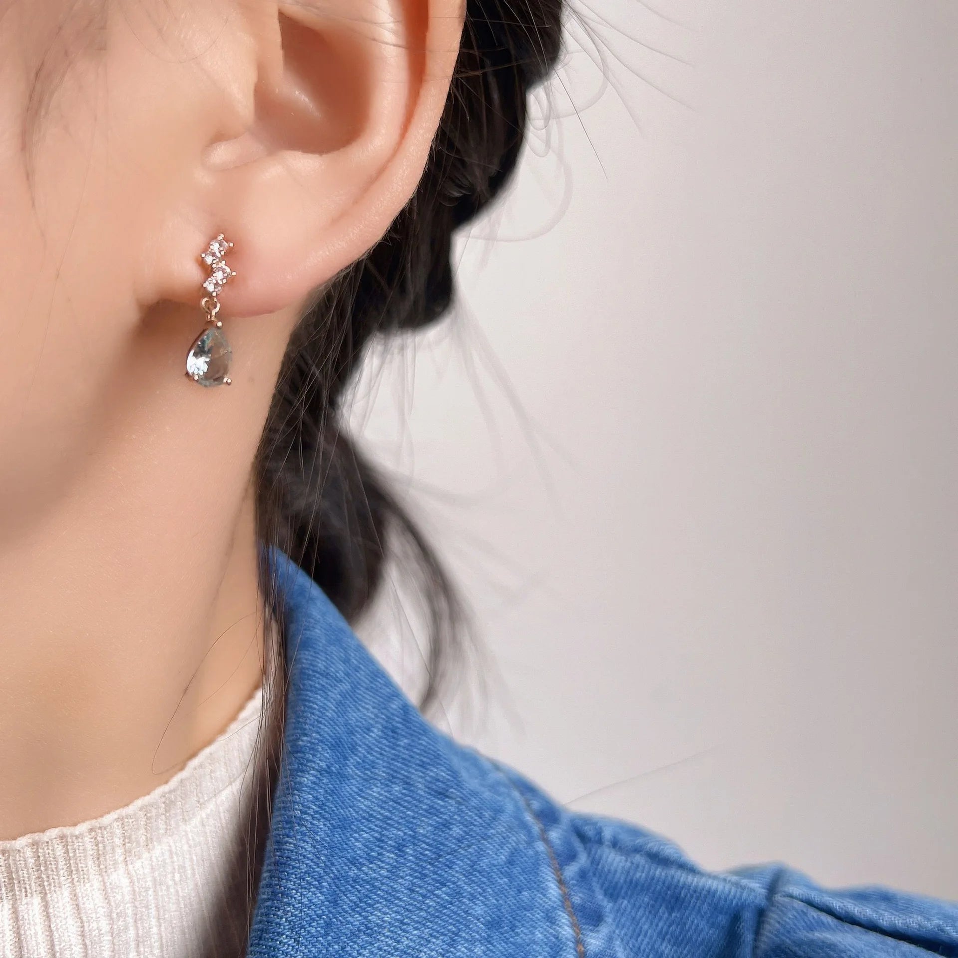 Elegant Blue Teardrop Zircon Gold Tone Alloy Spiral Stud & Clip On No Piercing Dangle Earrings