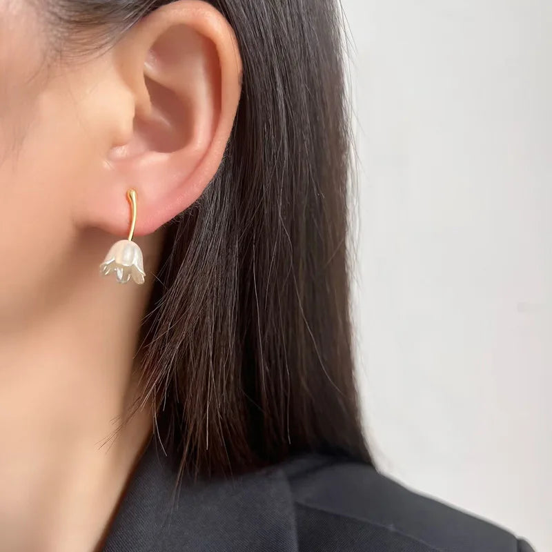 Vintage Lily Flower Pearl Alloy Drop Stud & Clip On No Piercing Hong Kong Style Elegant Earrings