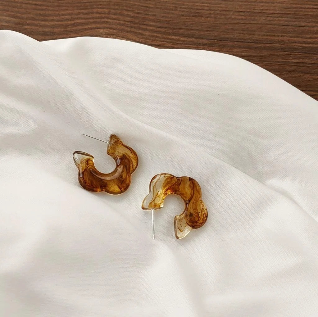 Korean Simple Resin Tortoiseshell Gradient C-Shape Plum Blossom Hoop Earrings With Silver Plated Pins