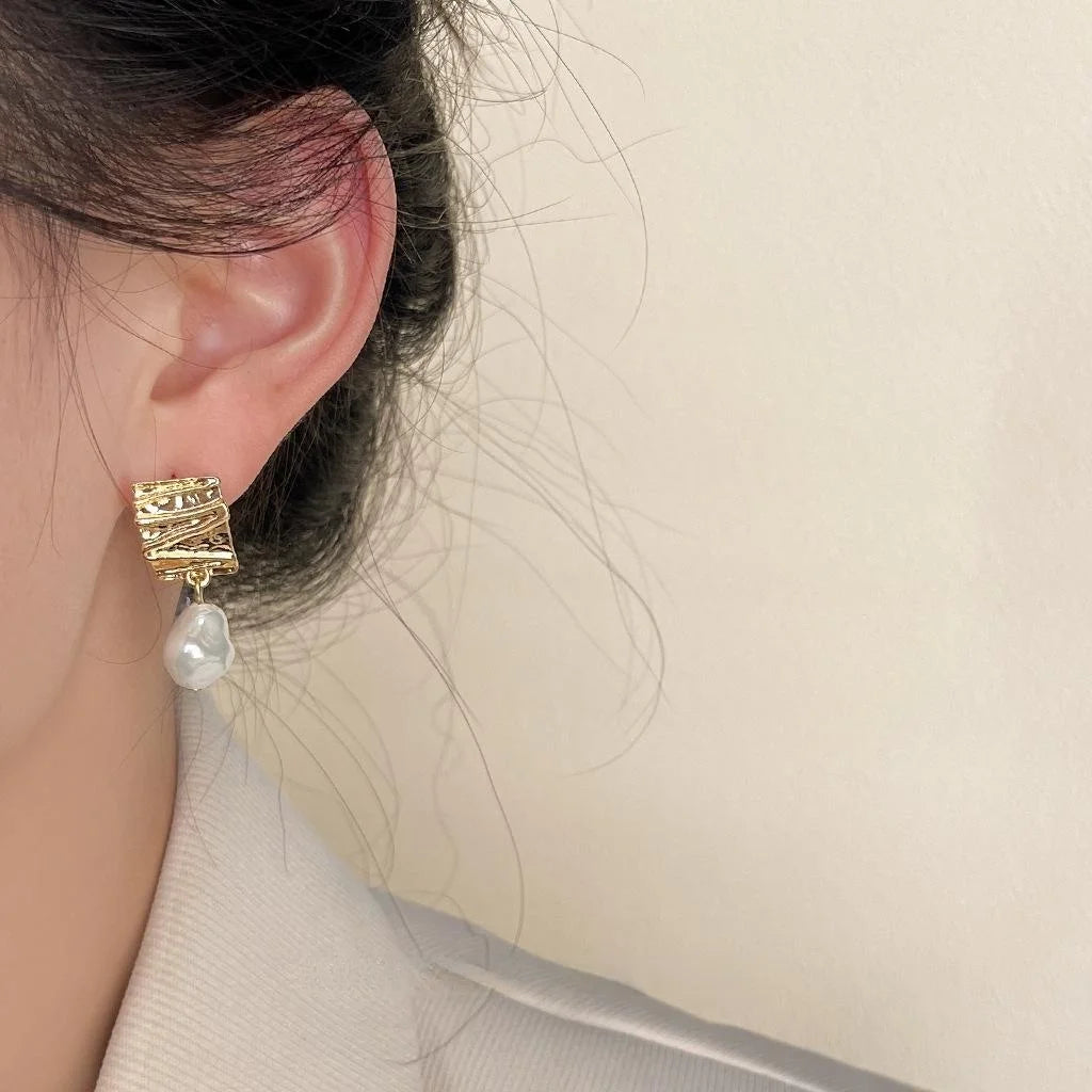 High-End Irregular Baroque Pearl Stud Earrings Geometric Minimalist Light Luxury Jewelry For Women