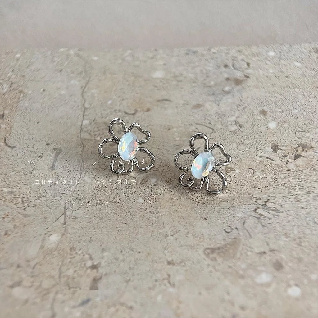 Cool Style Copper Hollow Flower Rhinestone Stud Earrings, Minimalist Elegant Commuter Jewelry