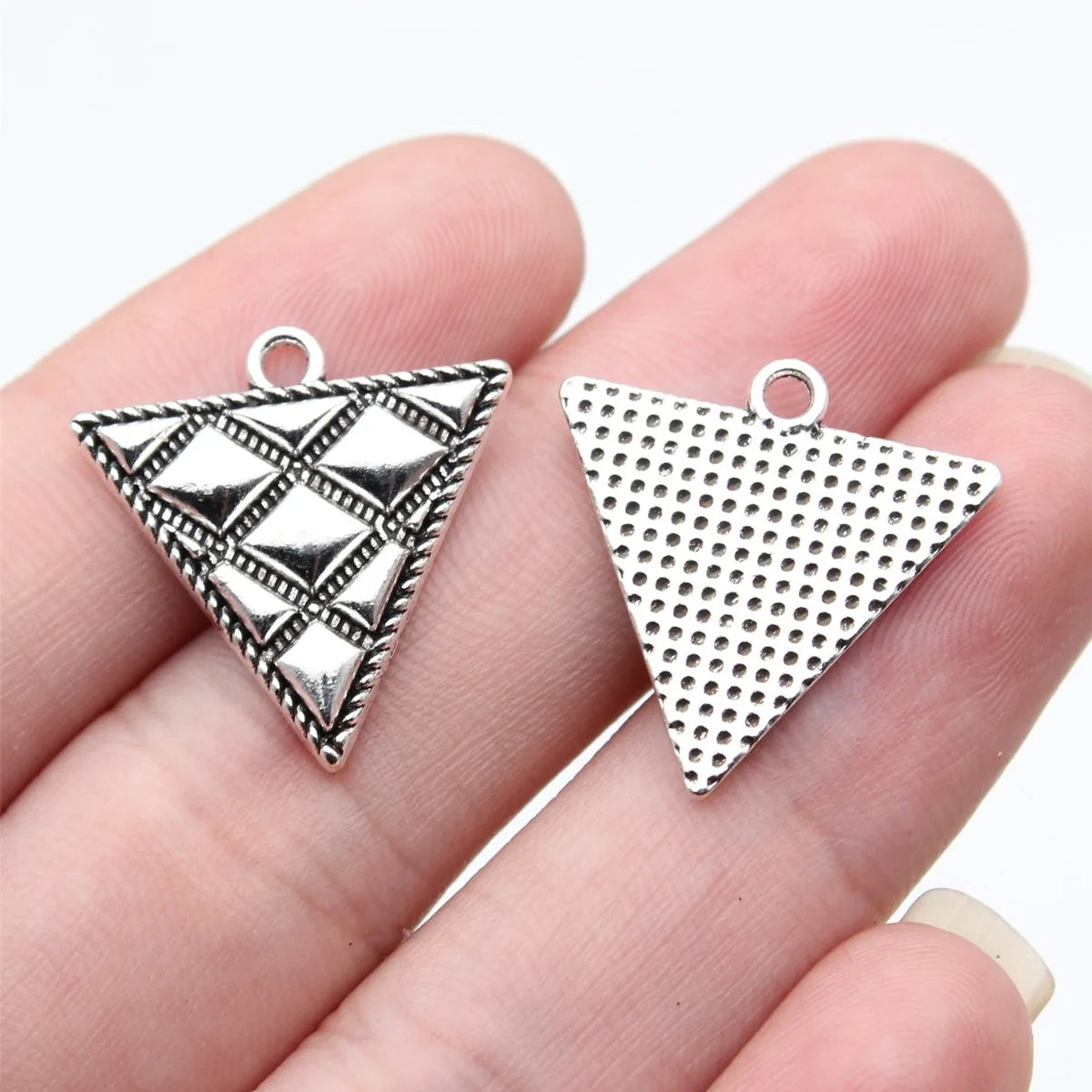 22x21mm 2.1g Antique Silver Zinc Alloy Inverted Triangle Charm Pendant for Necklace Bracelet DIY Jewelry