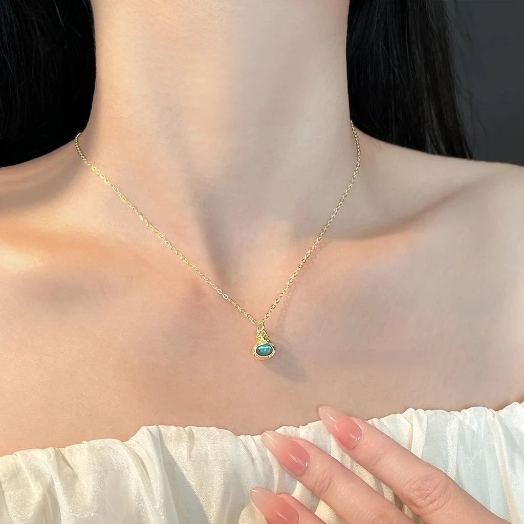 18K Gold Plated Copper Abalone Shell Lucky Bag Pendant Necklace For Women Light Luxury Geometric Collarbone Chain