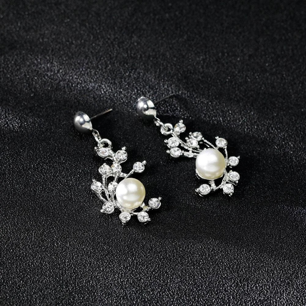 Elegant Pearl Rhinestone Floral Necklace And Earrings Jewelry Set Silver Alloy Bridal Jewelry For Wedding Party