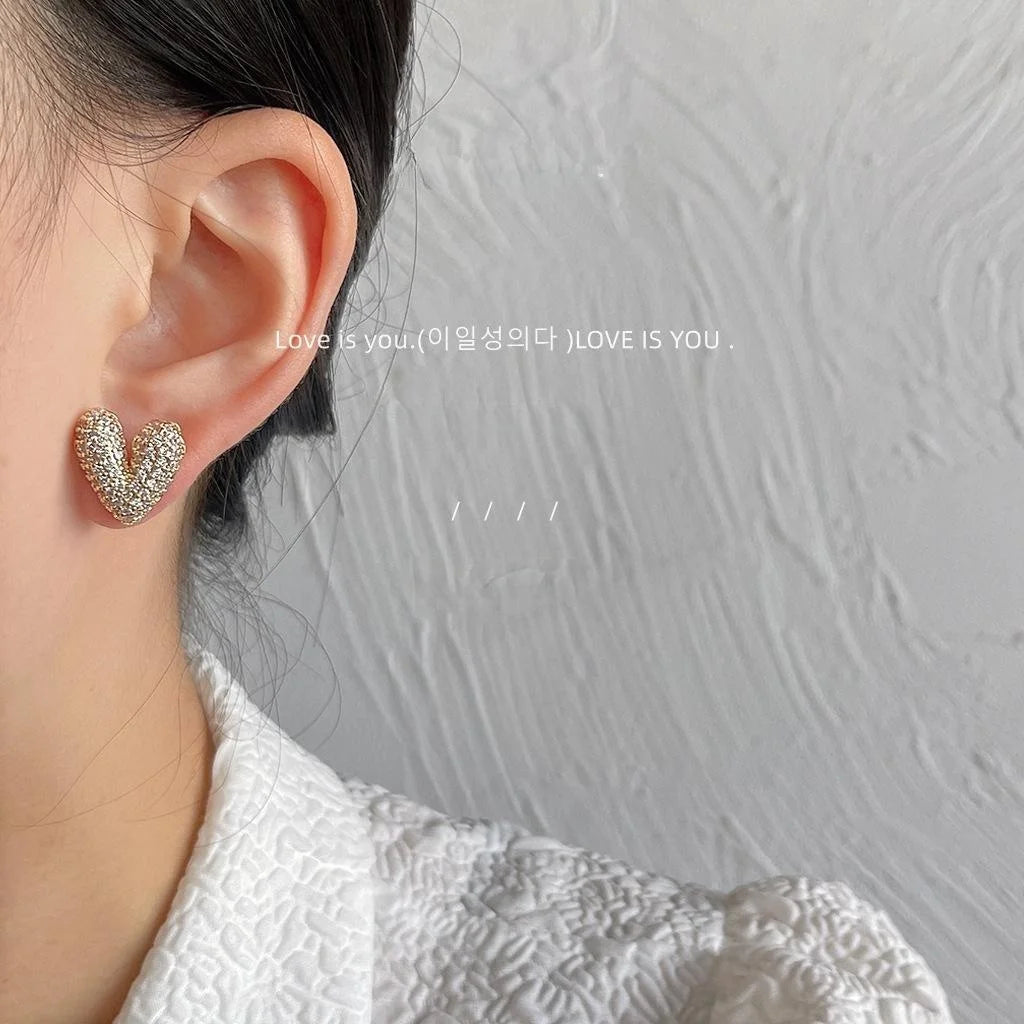 Light Luxury Copper Heart Stud Earrings With Micro Pave Zircon And Silver Plated Pins