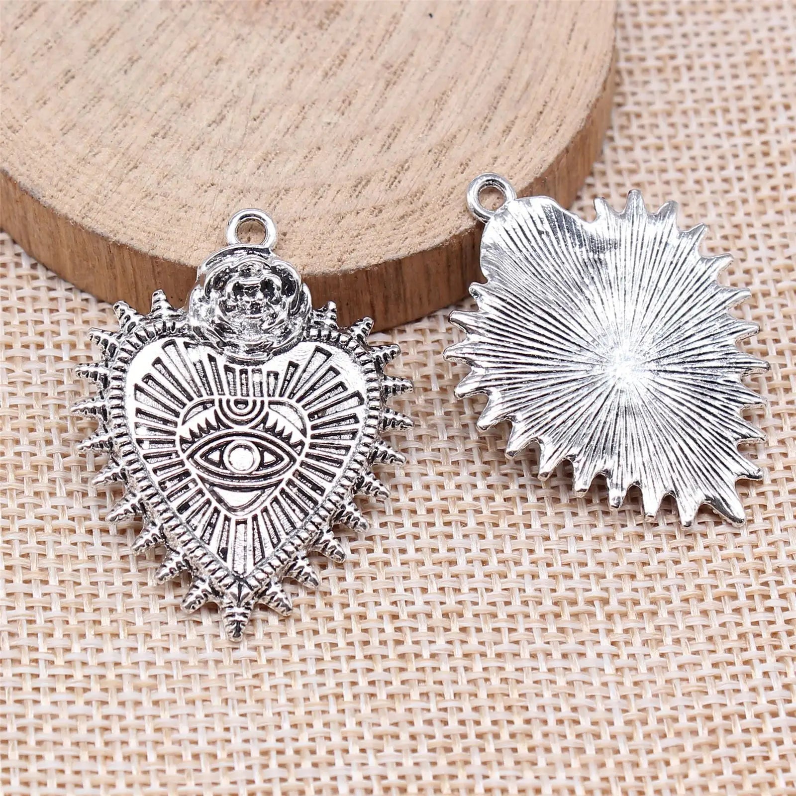 37x29mm 5.1g Antique Silver Zinc Alloy Gothic Rose Heart Eye Charm Pendant for DIY Necklace Making