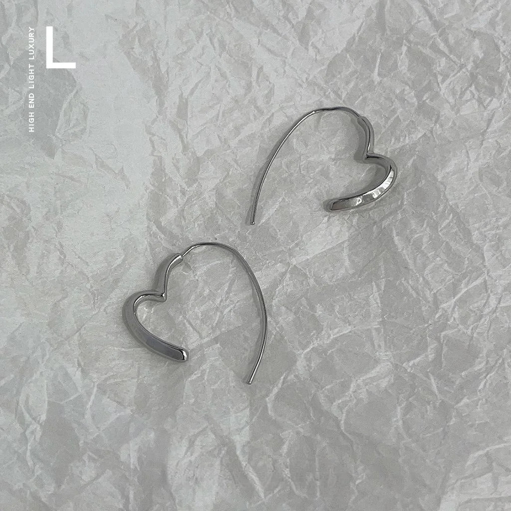 Minimalist Silver Smooth Copper Hollow Heart Hoop Earrings For Women Commuter Fashion Jewelry