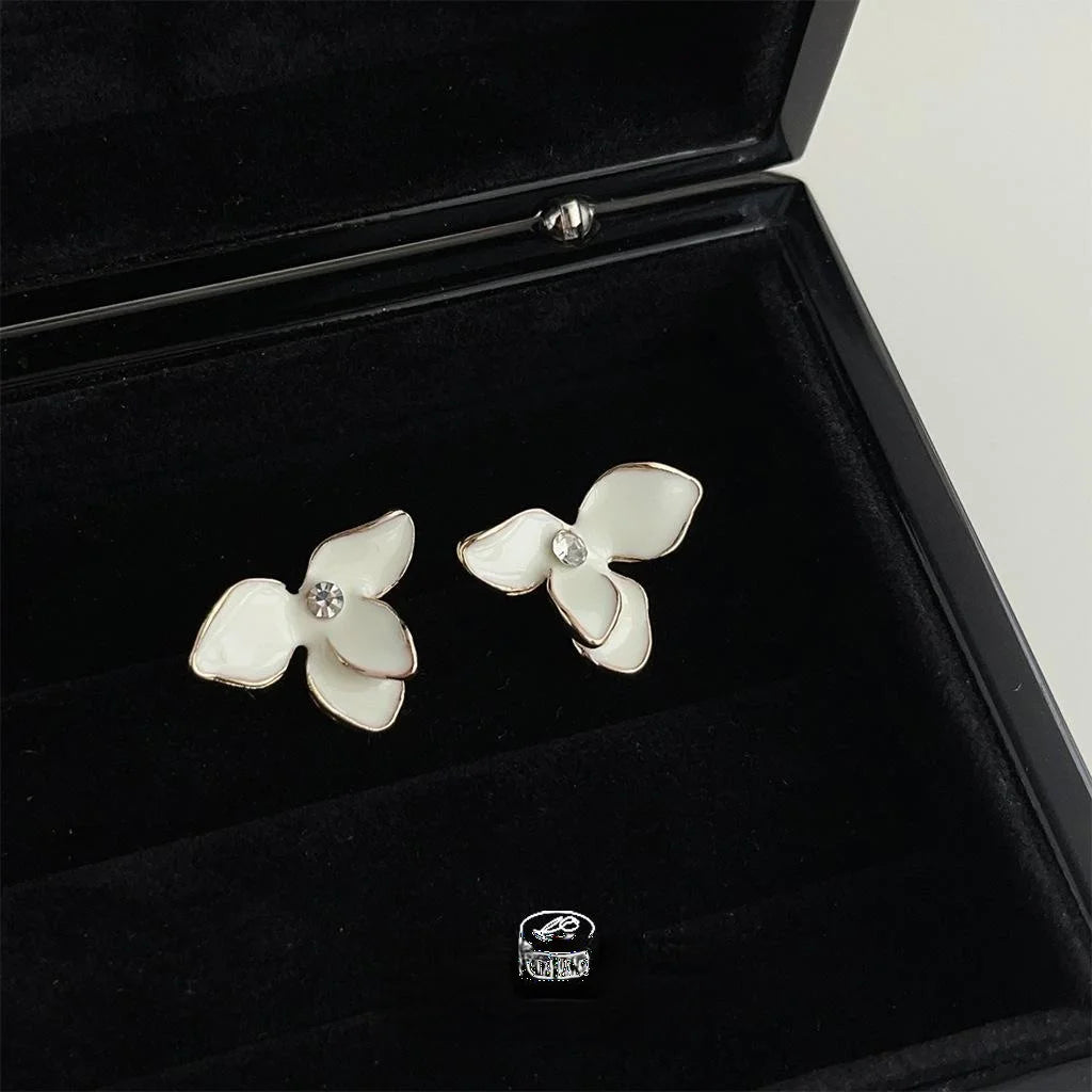 French Vintage Cream White Iris Flower Copper Stud Earrings For Elegant Everyday Wear