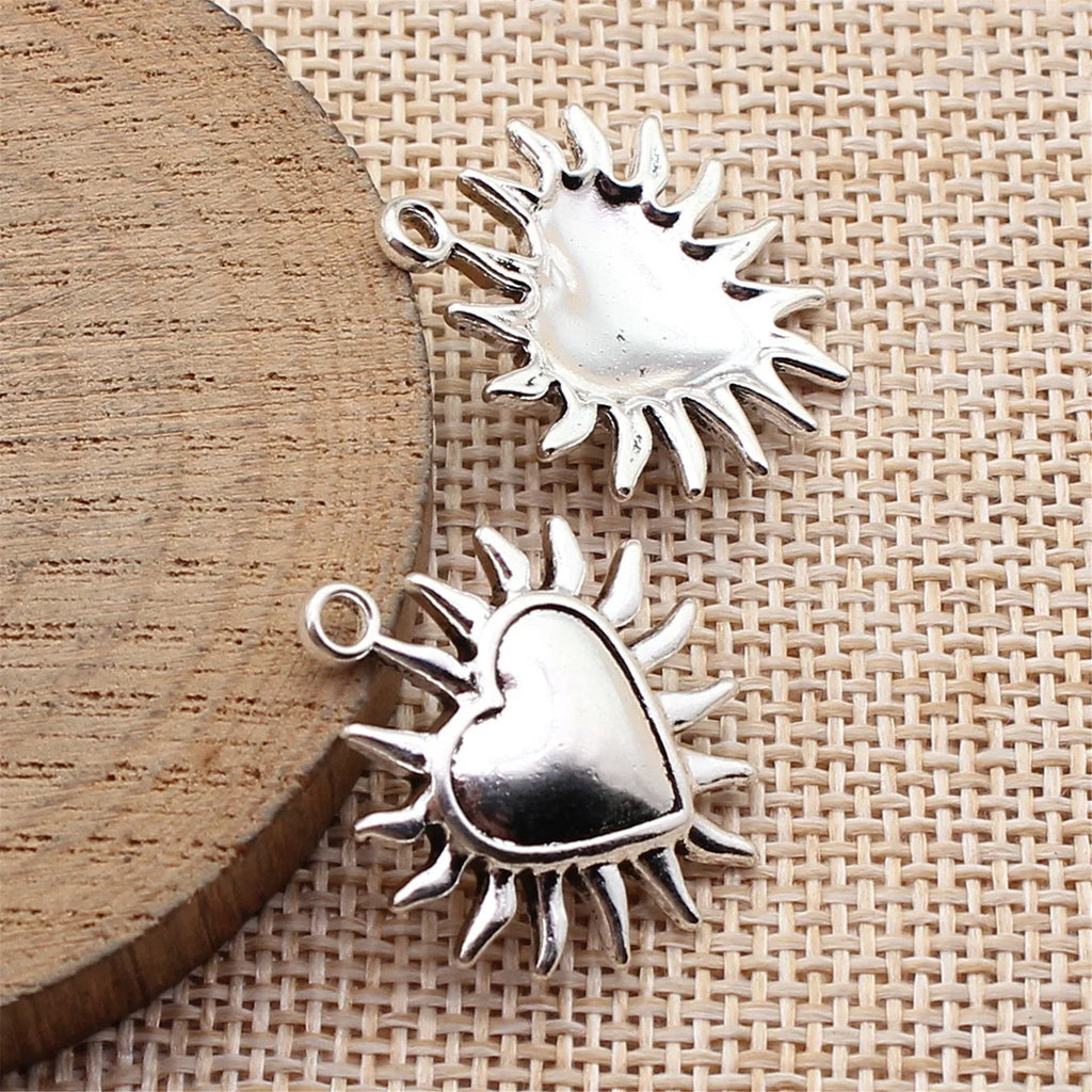 27x24mm 2.9g Antique Silver Zinc Alloy Gothic Heart Charm Pendant for DIY Necklace and Bracelet Making