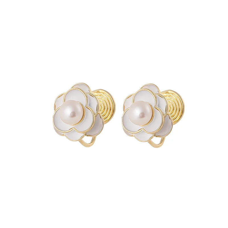 Elegant White Enamel Flower Freshwater Pearl Alloy Stud & Clip On No Piercing Women's Fashion Earrings
