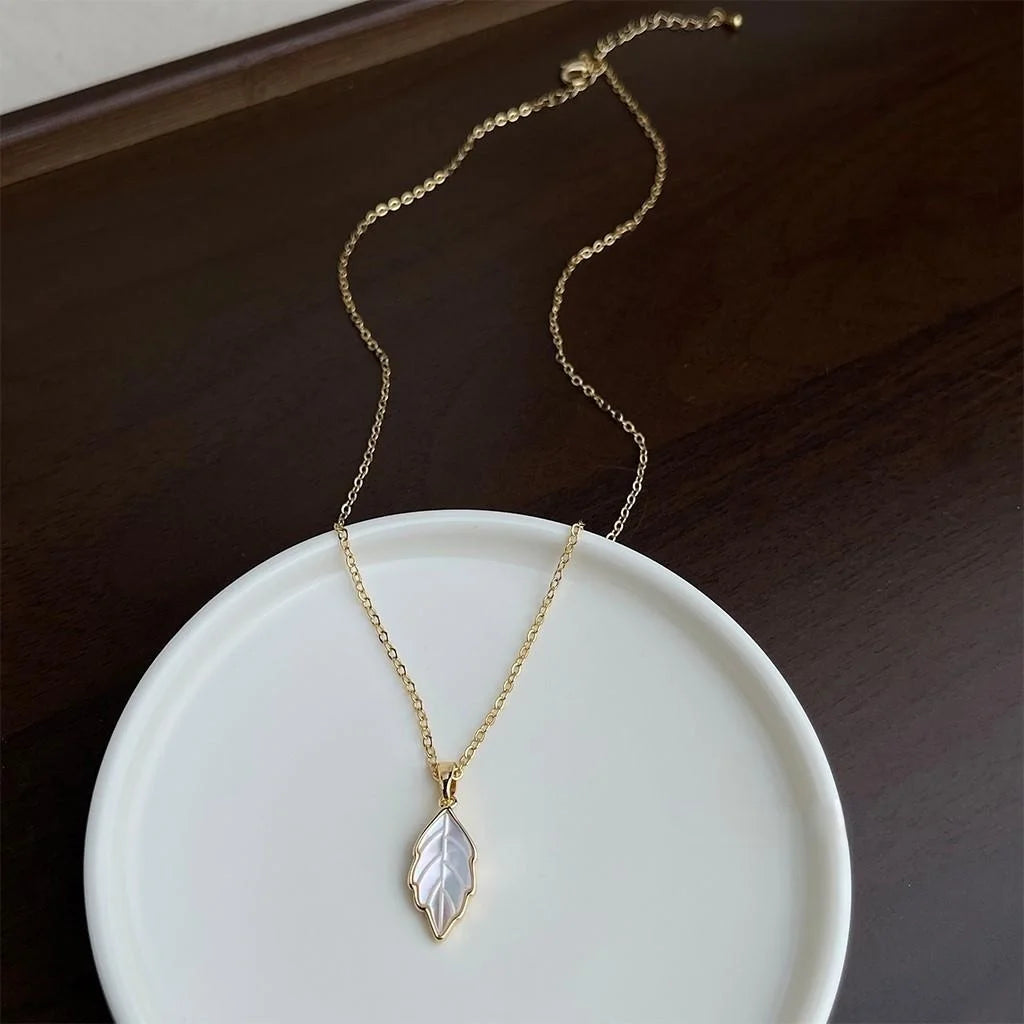 Mother Of Pearl Leaf Necklace For Women Thick Gold Plated Copper Fairy Style Collarbone Chain