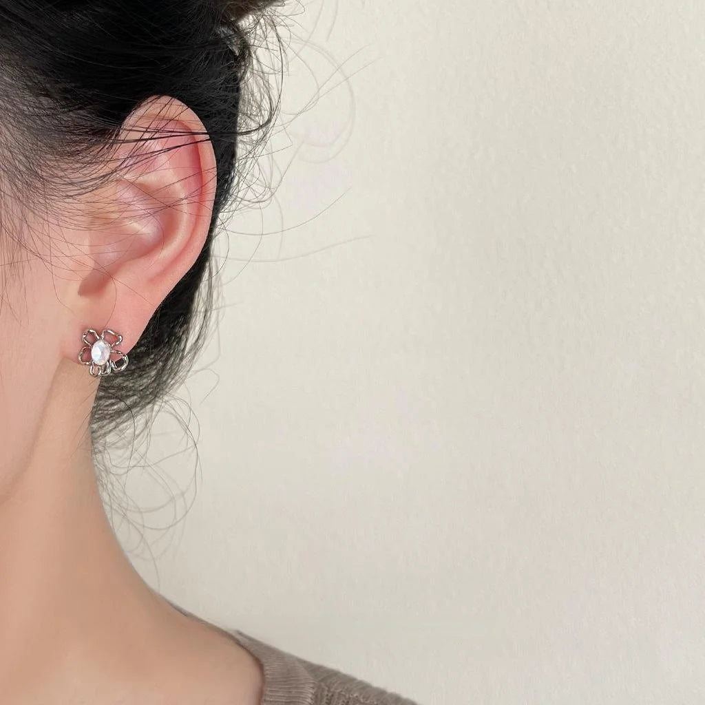 Cool Style Copper Hollow Flower Rhinestone Stud Earrings, Minimalist Elegant Commuter Jewelry