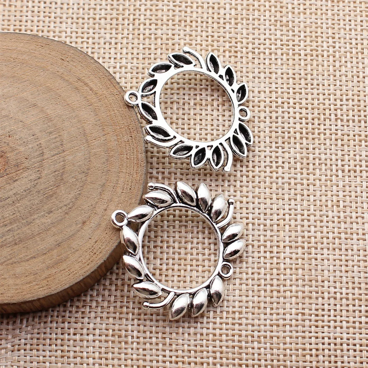 31x30mm 3.1g Antique Silver Tone Zinc Alloy Olive Branch Connector Charm for DIY Jewelry Making