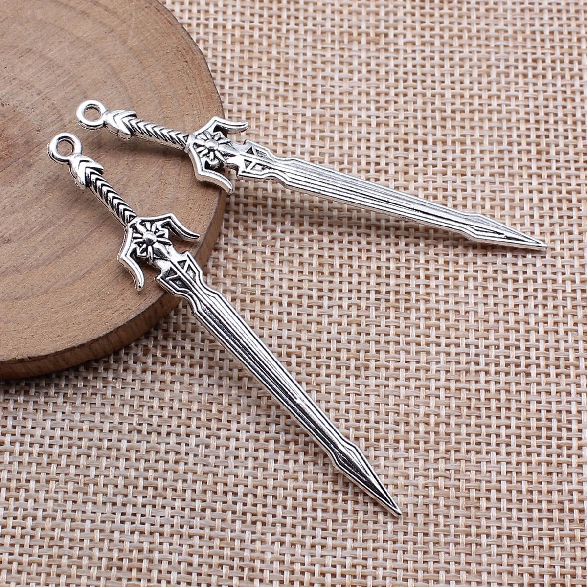 69mm 3.1g Antique Silver Tone Zinc Alloy Sword Weapon Charm Pendant for Cosplay DIY Necklace Jewelry