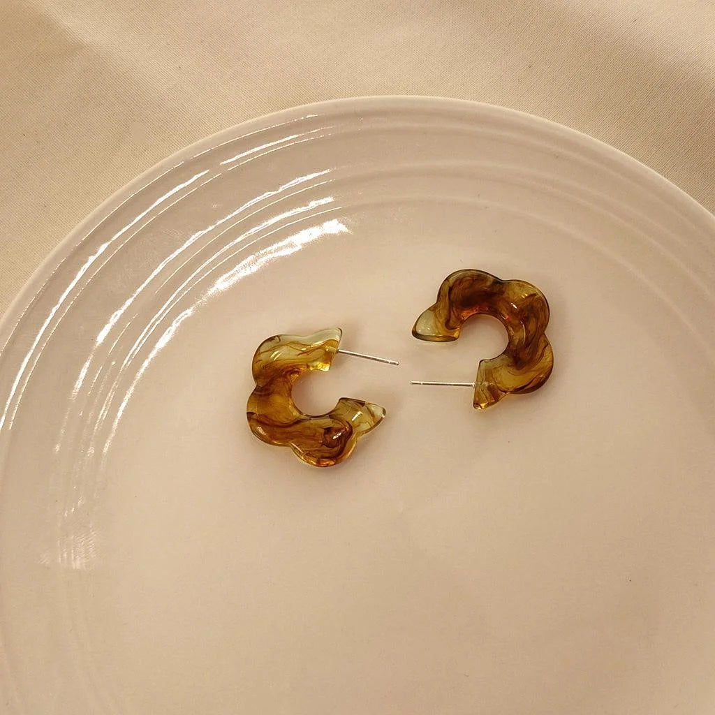Korean Simple Resin Tortoiseshell Gradient C-Shape Plum Blossom Hoop Earrings With Silver Plated Pins
