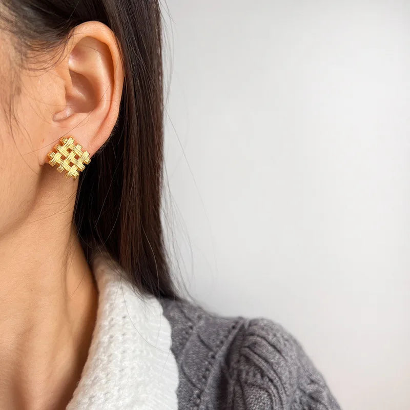Elegant Gold Alloy Textured Woven Diamond Grid Stud & Clip On No Piercing Fashion Earrings