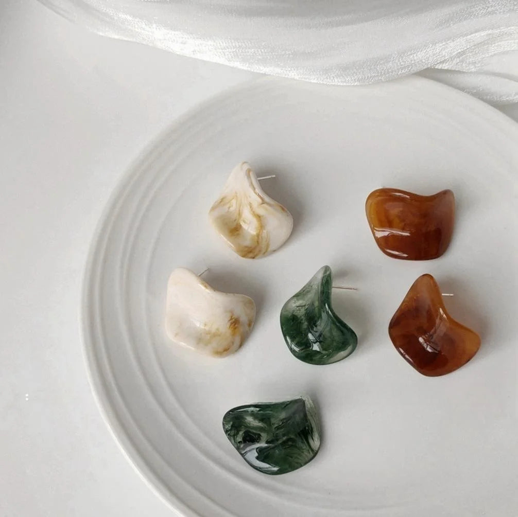 Cream Potato Chip Shape Acrylic Resin Stud Earrings Silver Plated Pin Irregular Retro Fashion